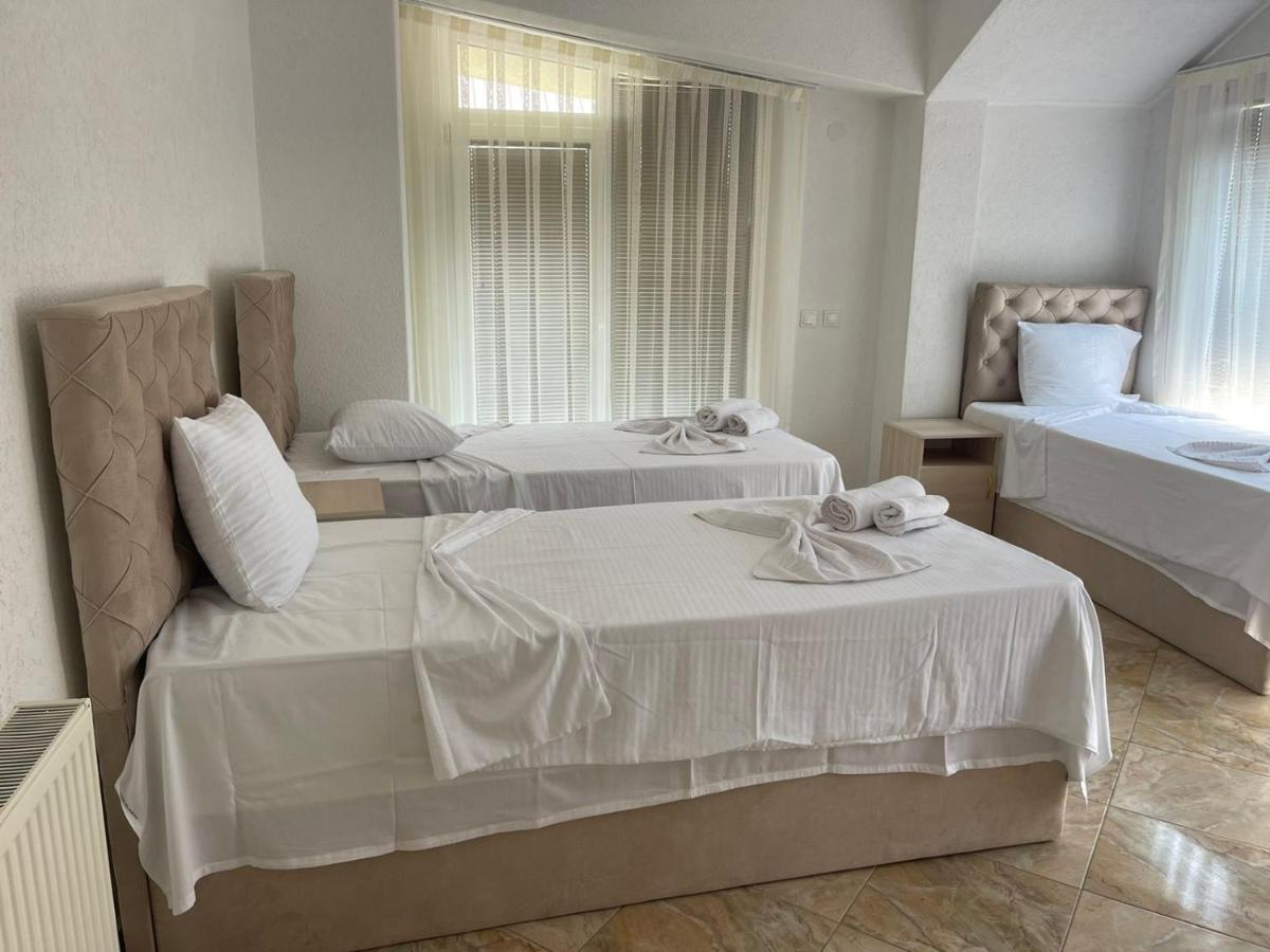 Hotel Montenegro Struga Exteriör bild