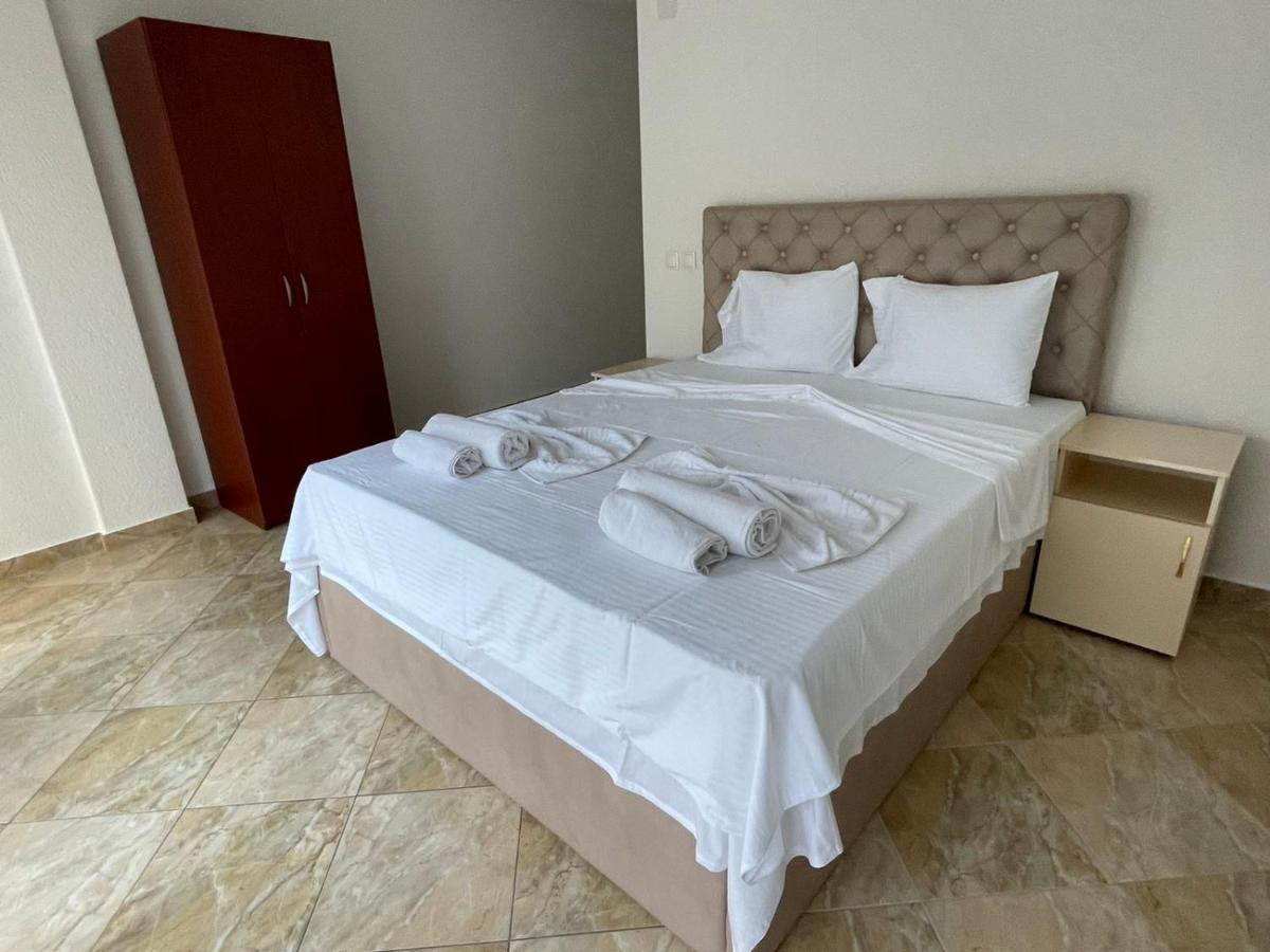 Hotel Montenegro Struga Exteriör bild